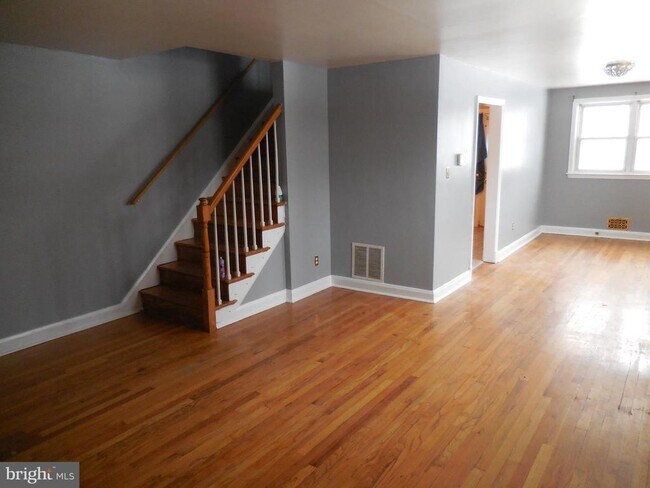 Foto del edificio - 7801 Hillsway Ave