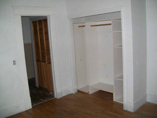 Building Photo - 1531 James St