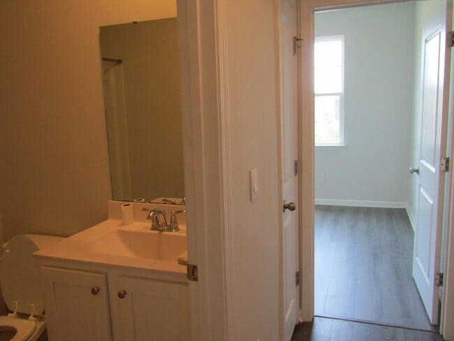 Building Photo - 2165 Ainsley Dr