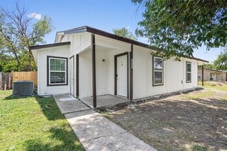 Building Photo - 520 Lenora Dr