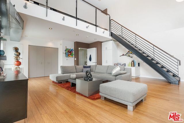 Foto del edificio - 7062 Hawthorn Ave