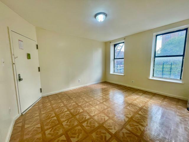 Foto del edificio - 2 bedroom in BRONX NY 10454