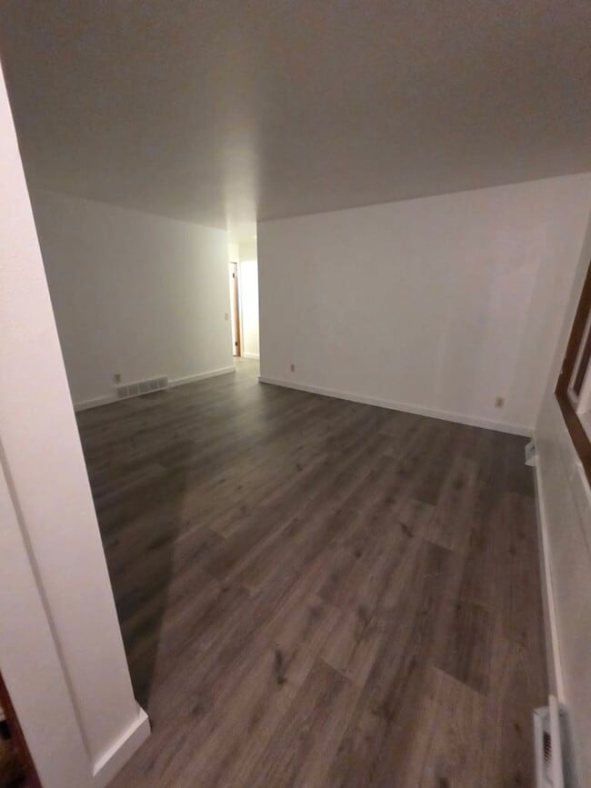 Building Photo - Updated Ranch On A Quiet Street