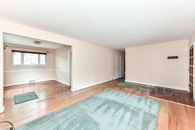 Foto del edificio - 2427 N Sycamore St