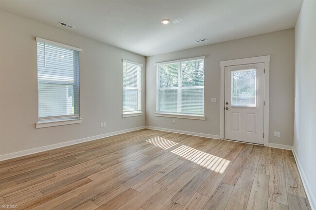 Foto del edificio - 4 br, 3 bath Townhome - 5049 Percival Drive