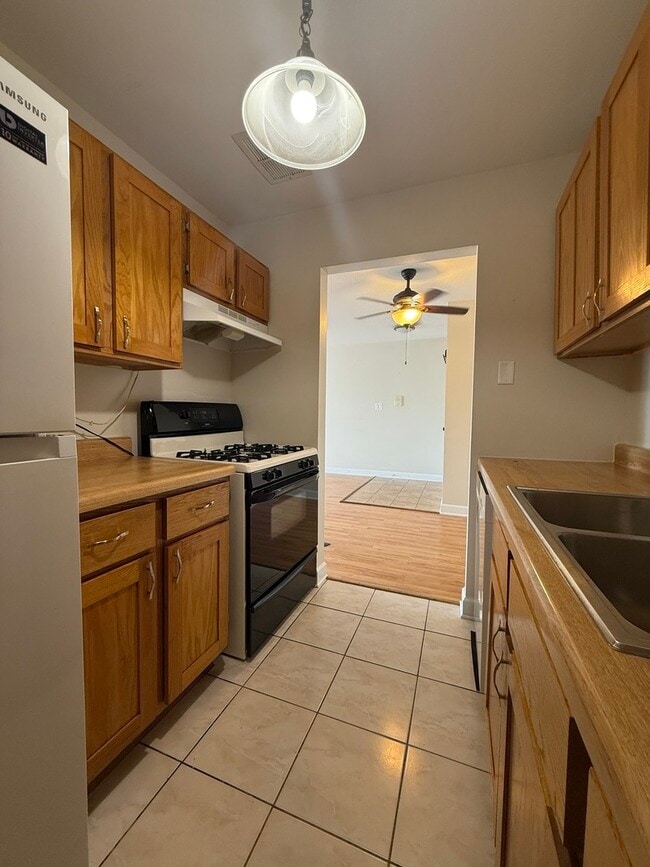 Building Photo - 9982 S 84th Terrace