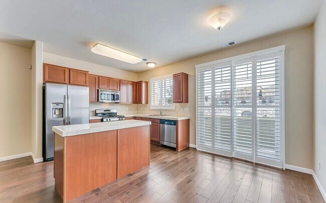 Foto del edificio - Fantastic 2 Bedroom 2.5 Bath Near UNR! MOVE IN SPECIAL! $200 OFF FIRST MONTHS RENT!!