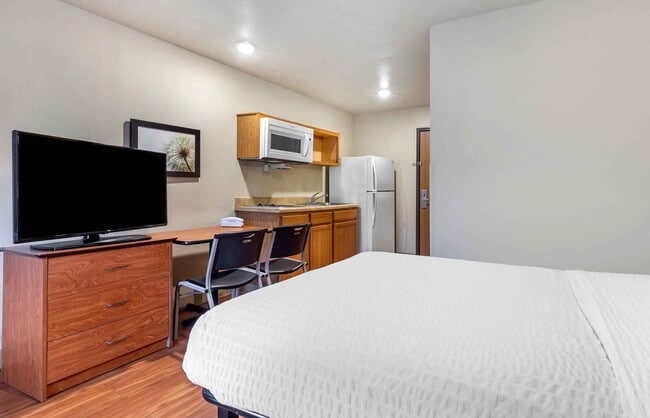 Building Photo - Furnished Studio-St. Louis - Airport - Central
