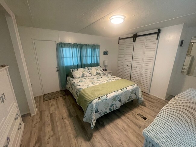 Foto del edificio - 6909 Marlin Ln