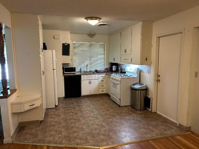 Building Photo - 10018 Cirrus Way