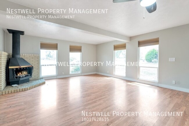 Building Photo - Amazing 4-Bed Rambler in Sandy!