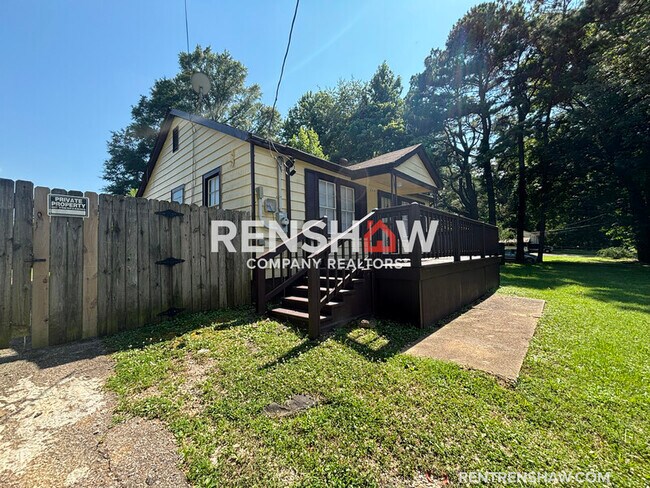 Foto del edificio - 1349 Longcrest Rd