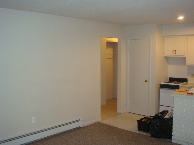 Building Photo - 1100 W Campus Dr