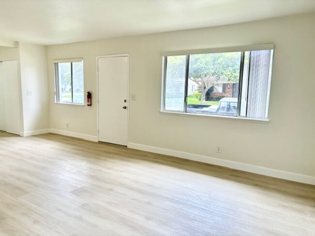 Foto del edificio - Port Hueneme | 2 Bed + 1 Bath | Newly Reno...