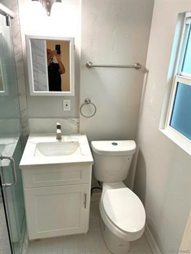 Foto del edificio - 1210-1216 Robinson Ave   %%