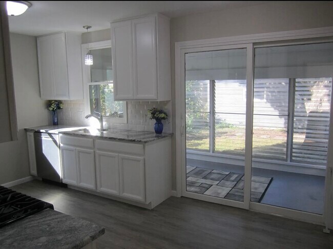 Foto del edificio - 5105 Vincent Ave N