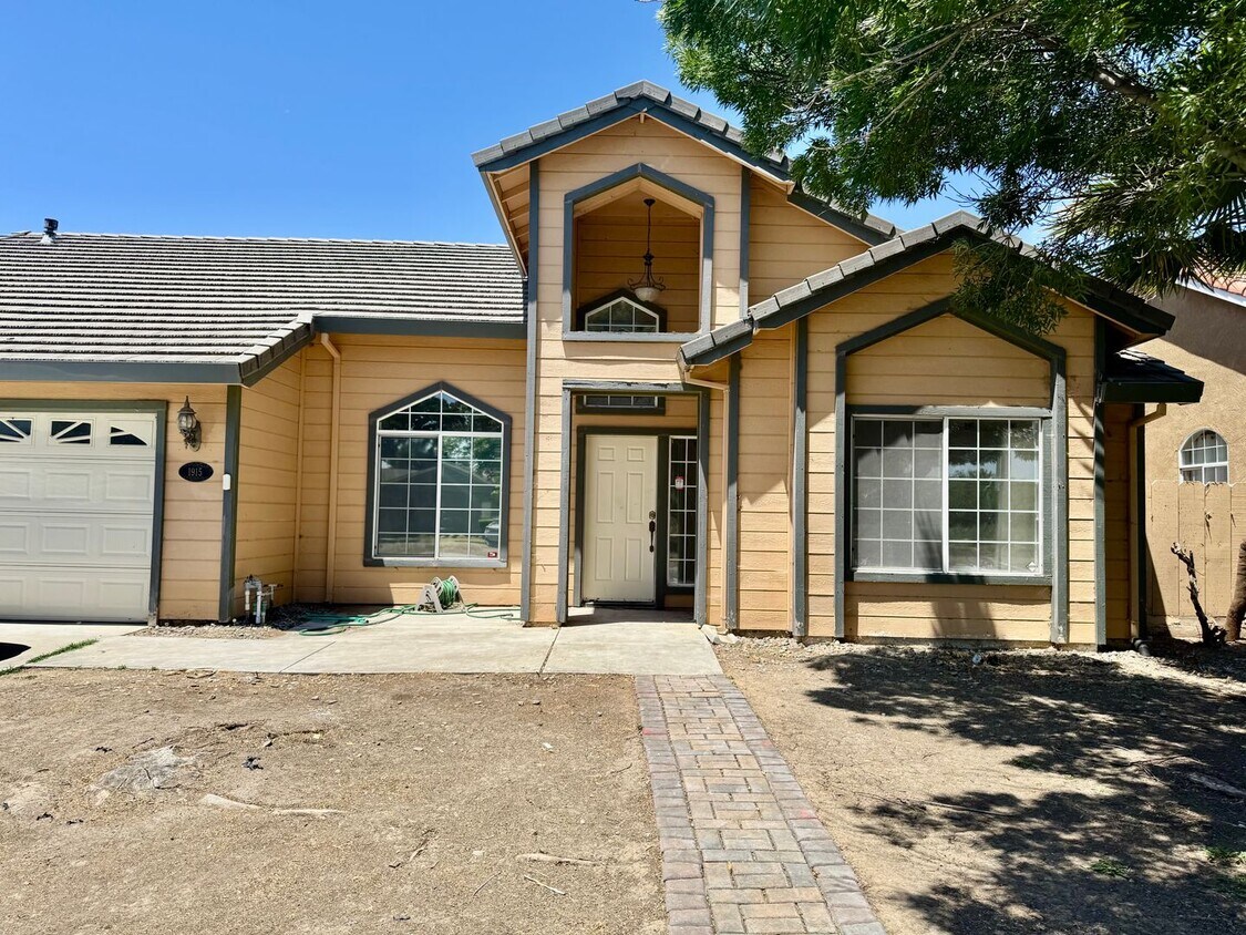 Primary Photo - 4 Bedroom, 2 Bath Home with NEW UDGRADES A...