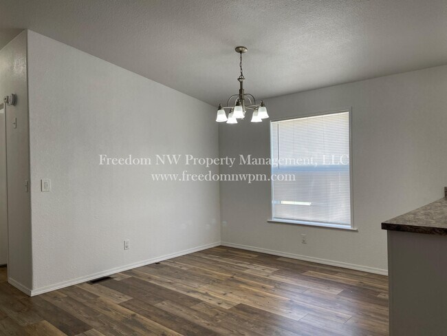 Building Photo - 908 Vienna St