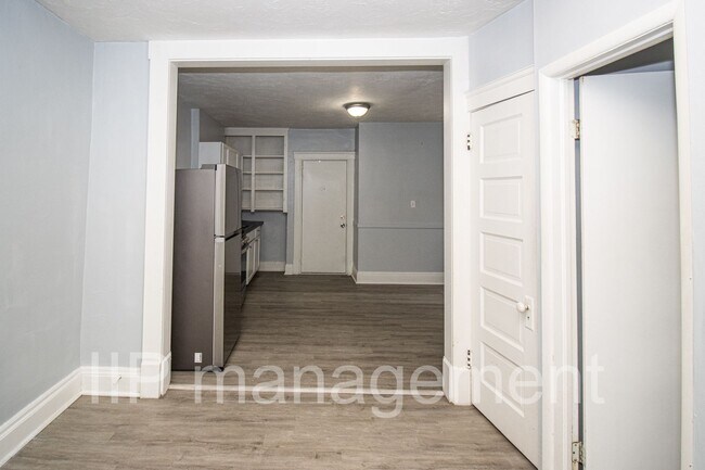 Foto del edificio - Cute and clean 1 bedroom unit in the heart...