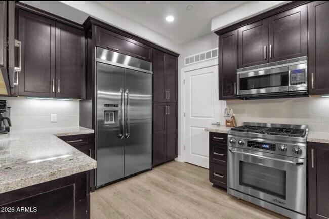 Building Photo - 4803 N Woodmere Fairway