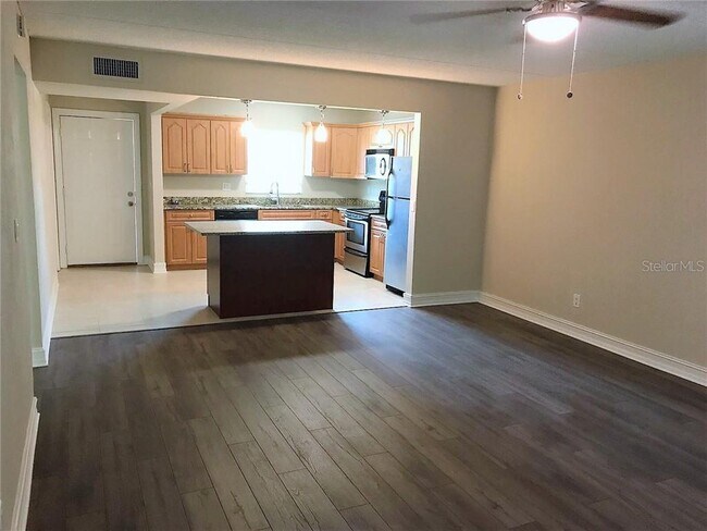 Foto del edificio - 2835 Somerset Park Dr