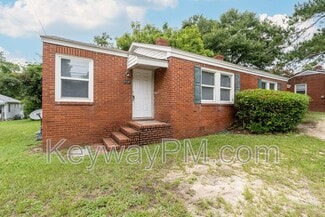 Building Photo - 3137 Lake Forest Dr