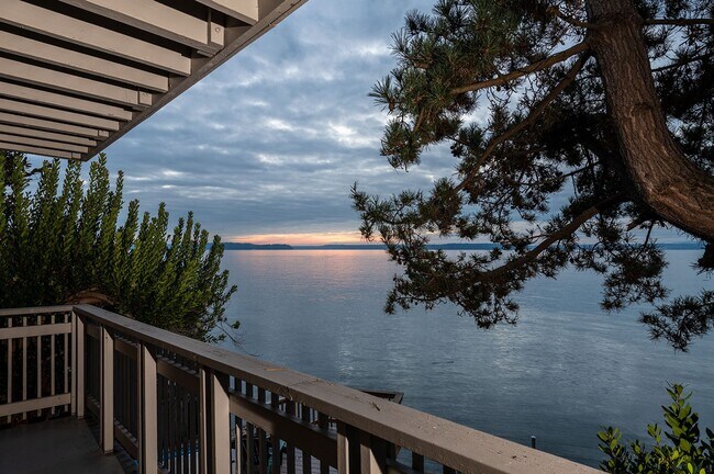 Building Photo - 2 Bedrooms on the Beach ***Under Renovatio...