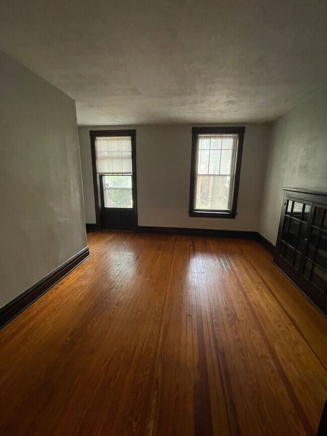 Foto del edificio - 3117-3119 Lackland Ave