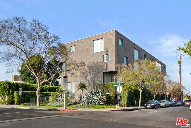 Building Photo - 7917 Willoughby Ave