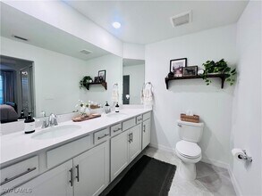 Building Photo - 14251 Heritage Landing Blvd