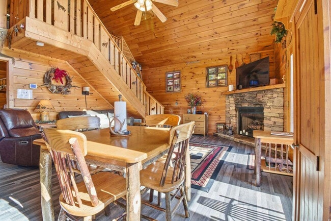 Building Photo - 2842 Easy St