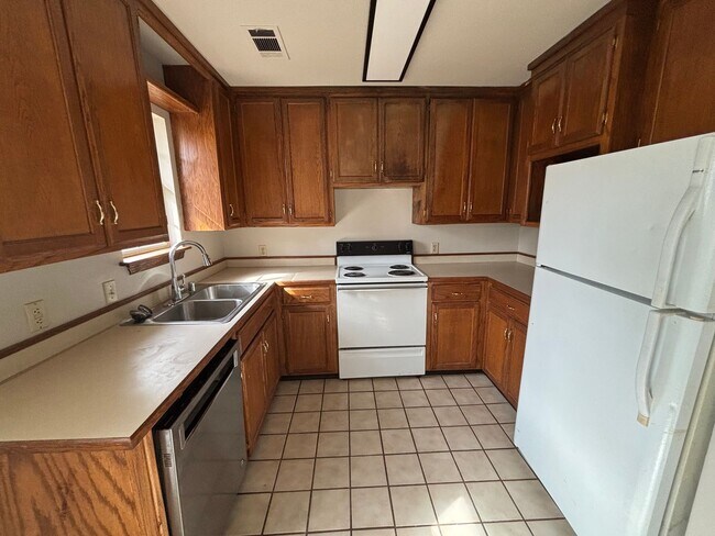 Building Photo - 1200 S El Paso Ave