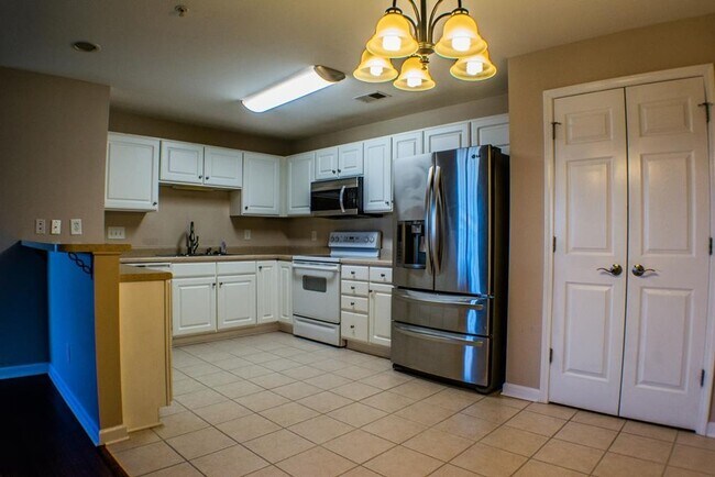 Foto del edificio - 6981 Hanesbrook Cir