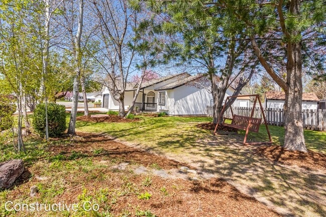 Building Photo - 3 br, 2 bath House - 996 E Ashford Street