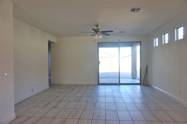 Building Photo - 3218 W Donner Dr
