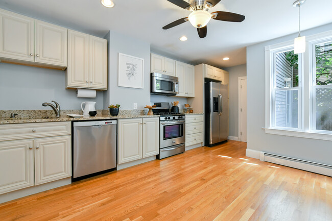 Foto del edificio - 407 E 5th St