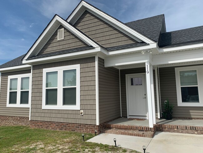 Building Photo - 3 Bedroom 2 Bath Home in Coinjock availabl...