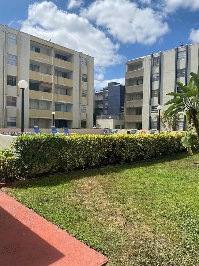 Foto del edificio - 10090 NW 80th Ct