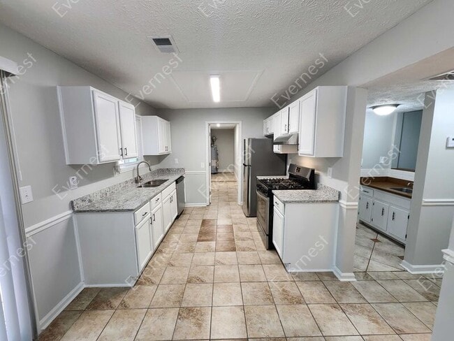Building Photo - 1539 Silver Lake Dr