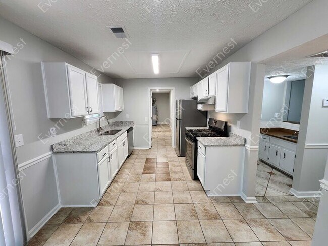 Foto del edificio - 1539 Silver Lake Dr