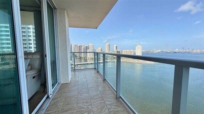 Foto del edificio - 1155 Brickell Bay Dr