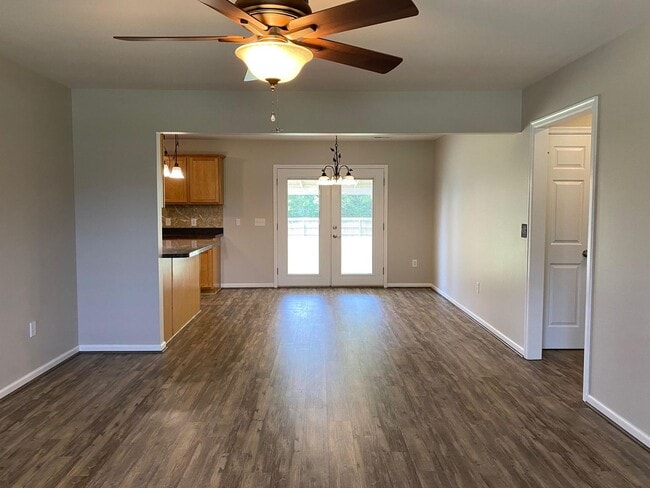 Foto del edificio - Charming 4BR/3BA Home in Azalea Acres – A Must-See