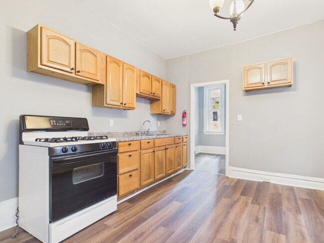 Foto del edificio - 4 Bedroom Home on 4th Street