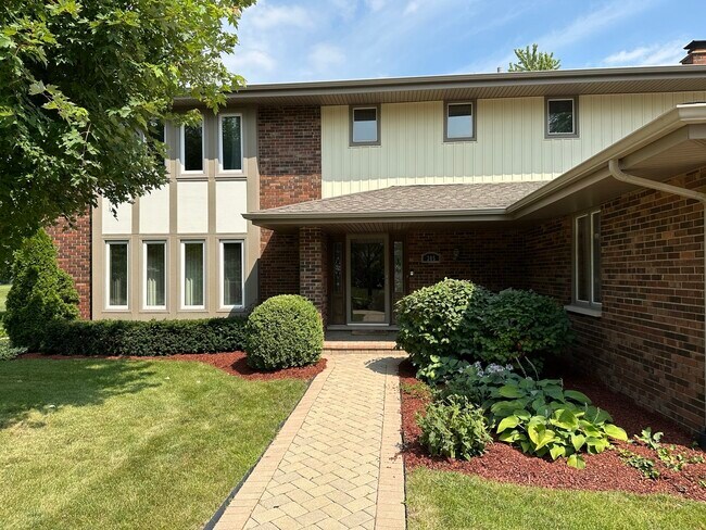 Foto del edificio - 305 Mendon Ln