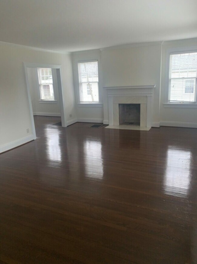 Building Photo - 347 S Drexel Ave