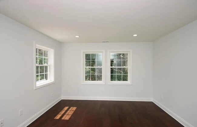 Building Photo - 55 Lycett St