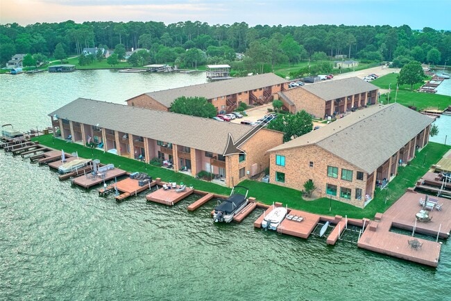 Building Photo - 801 River Rd