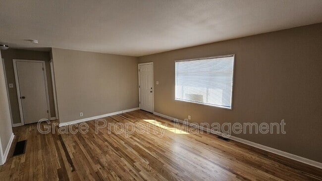 Foto del edificio - 7855 Kenwood St