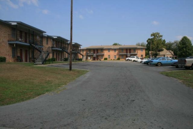 Primary Photo - Hilltop Apartments