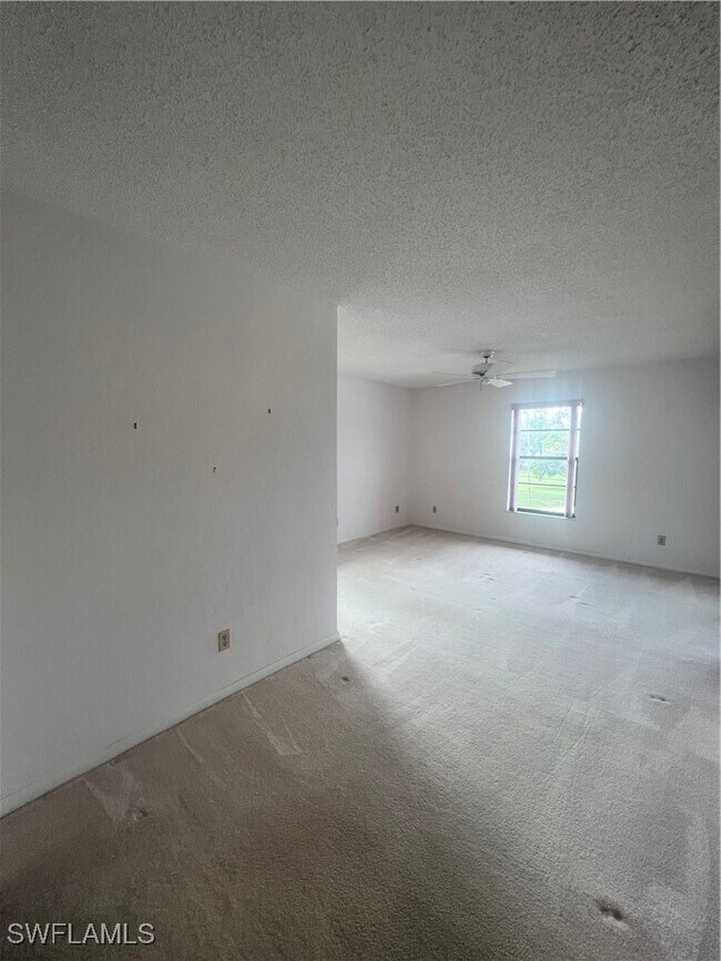 Foto del edificio - 6150 Whiskey Creek Dr